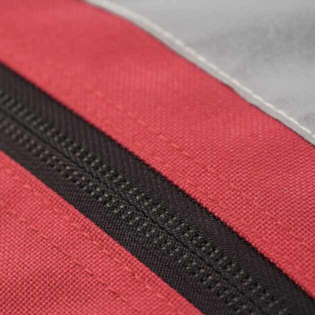 Le sac qui épouse vos mouvements pour des gestes de secours sans contrainte.