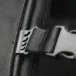 Utilisateur portant un sac à dos de randonnée grande capacité GRAVIPACK avec exosquelette intégré