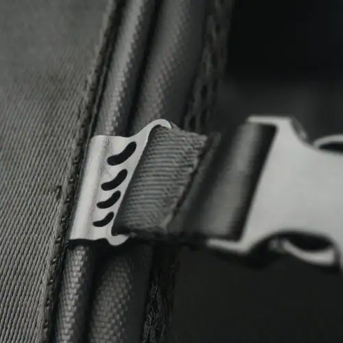 Utilisateur portant un sac à dos de randonnée grande capacité GRAVIPACK avec exosquelette intégré