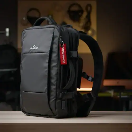Sac à dos de randonnée grande capacité GRAVIPACK vu de face avec exosquelette intégré