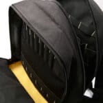 Sac porte-outils conçu pour faciliter les interventions techniques dans les espaces difficiles d’accès.