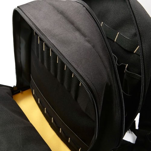 Sac porte-outils conçu pour faciliter les interventions techniques dans les espaces difficiles d’accès.