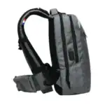 La technologie exosquelette Gravipack contribue à mieux répartir la charge pendant les déplacements et interventions.