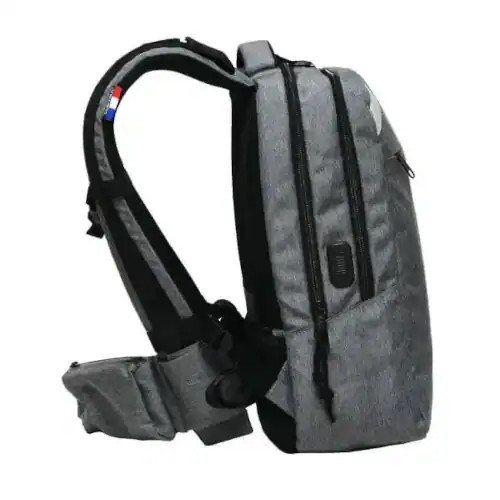La technologie exosquelette Gravipack contribue à mieux répartir la charge pendant les déplacements et interventions.