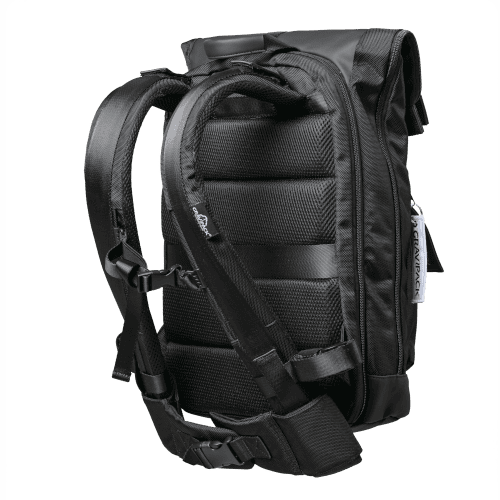 Utilisateur portant un sac à dos de randonnée ergonomique GRAVIPACK avec exosquelette intégré