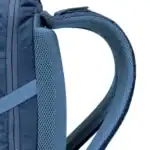 Personne en déplacement portant un sac à dos exosquelette GRAVIPACK