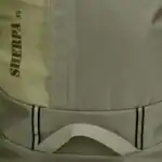 Sac à dos randonnée ergonomique GRAVIPACK porté de face avec les bretelles ergonomiques visibles