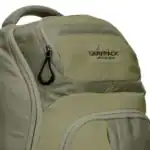 Sac à dos voyage confortable GRAVIPACK porté de face avec les bretelles ergonomiques visibles