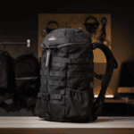 Sac à dos épaules sensibles GRAVIPACK posé avec compartiments et système de portage visibles