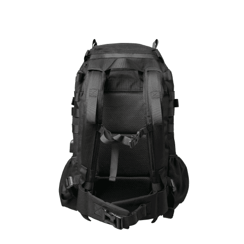 Personne en déplacement portant un sac à dos pc 17 pouces GRAVIPACK