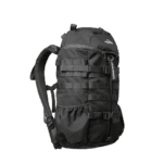 Personne en déplacement portant un sac à dos qvt entreprise GRAVIPACK