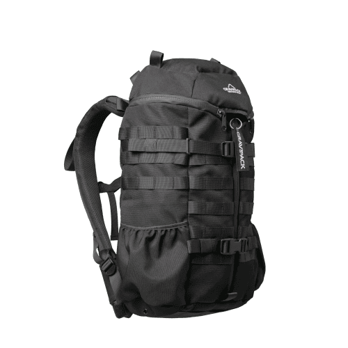 Personne en déplacement portant un sac à dos qvt entreprise GRAVIPACK