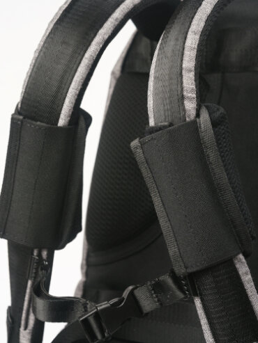 Des coussinets confortables à installer sur les bretelles de votre sac à dos pour mieux protéger les épaules pendant vos déplacements.