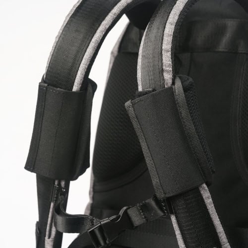 Des coussinets confortables à installer sur les bretelles de votre sac à dos pour mieux protéger les épaules pendant vos déplacements.