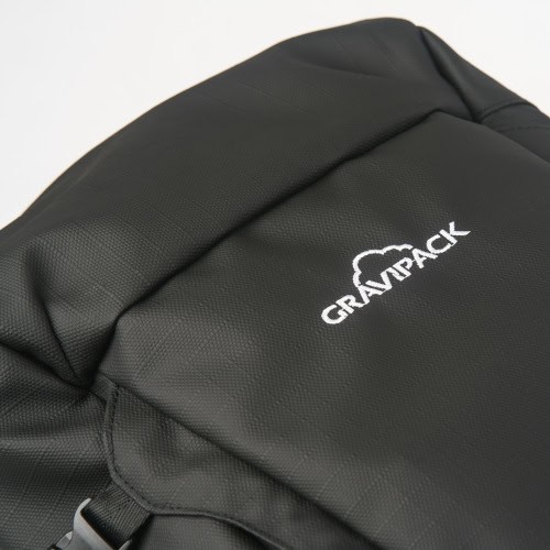 Votre sac transporte l’essentiel tandis que Gravipack s’occupe du confort de portage.