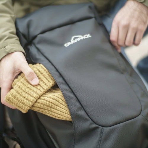 Adoptez le sac à dos ordinateur Gravipack pour vos déplacements professionnels. Design élégant, rangement pratique et confort au programme !