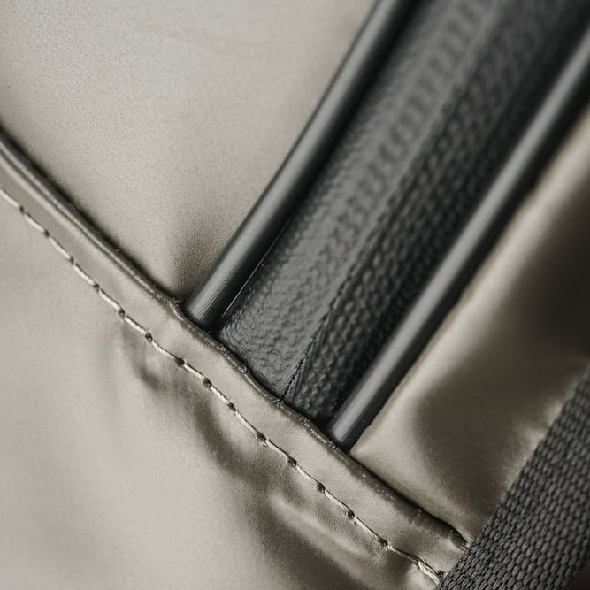 technicien industriel portant un sac d’intervention, vue de face, solution de portage GRAVIPACK