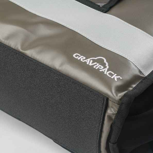 agents de collectivité équipés pour leurs missions, vue de dos, solution de portage GRAVIPACK