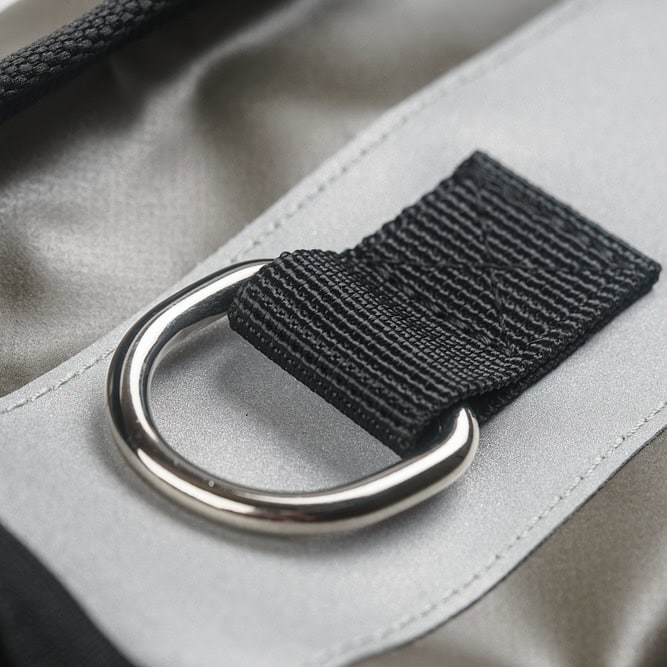 agent terrain portant son équipement professionnel, rangements intérieurs, solution de portage GRAVIPACK