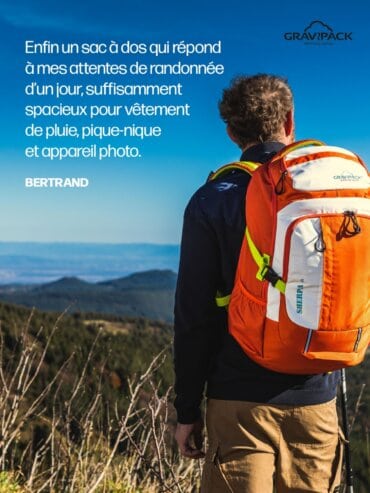 Personne en déplacement portant un sac à dos répartition du poids GRAVIPACK