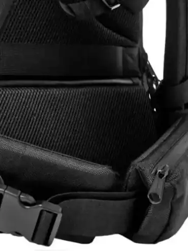Sac porte-outils ergonomique destiné aux professionnels transportant régulièrement leur matériel sur le dos.