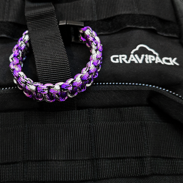 Bracelet de survie en paracorde tressée blanc et violet lavande avec boucle à clip